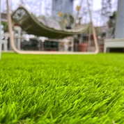 Keinotekoinen turve DIY takapihalle